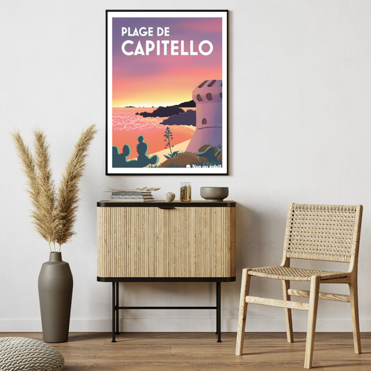 Affiche de la plage de Capitello encadrée dans une décoration intérieure – art inspiré du naturisme en Corse.