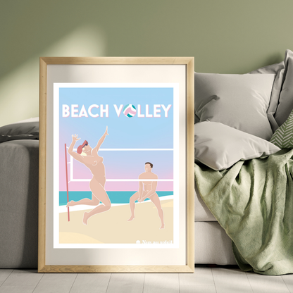 Affiche sportive naturiste montrant un joueur nu en position de réception sur un terrain de beach volley naturiste, style graphique épuré et couleurs solaires.